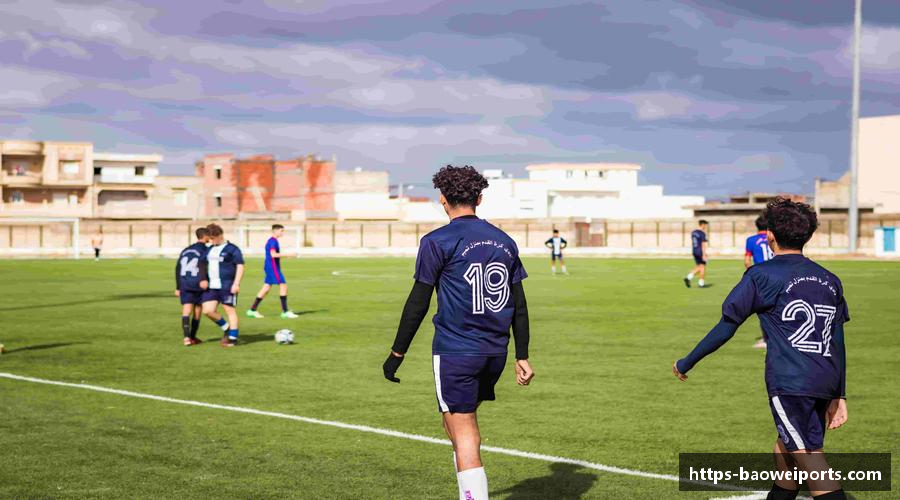 冲破困境，迈向新的高峰。